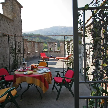 Castrum Di Serravalle Bed and Breakfast