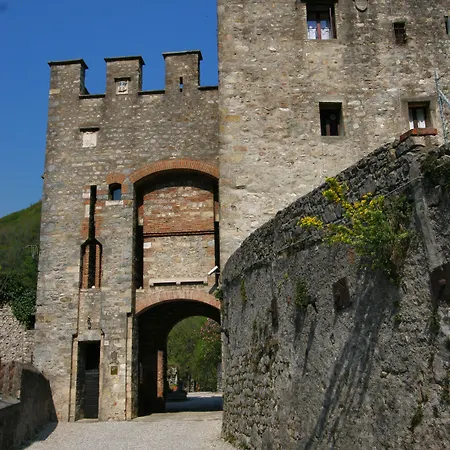 Nocleg ze śniadaniem Castrum Di Serravalle 3*
