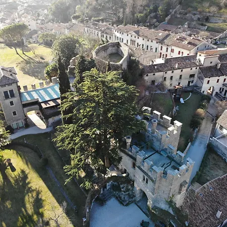 Nocleg ze śniadaniem Castrum Di Serravalle 3*