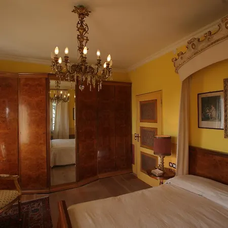 Castrum Di Serravalle Bed and Breakfast 3*