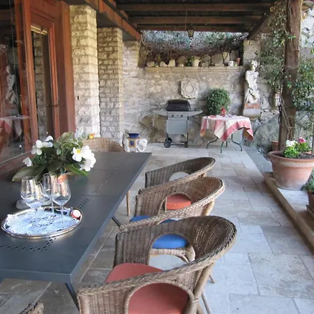 Castrum Di Serravalle Bed and Breakfast