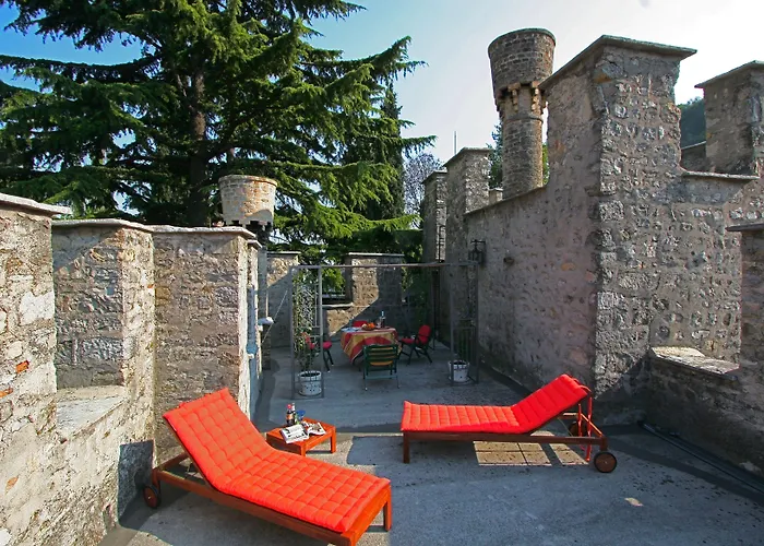 Castrum Di Serravalle ベッド・アンド・ブレックファスト 3*