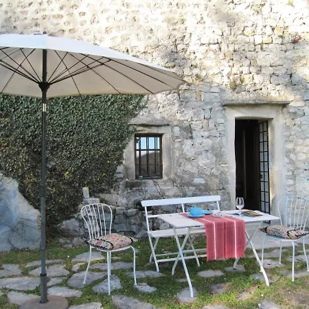 Castrum Di Serravalle Bed and Breakfast