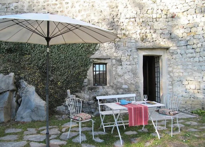 Castrum Di Serravalle לינה וארוחת בוקר
