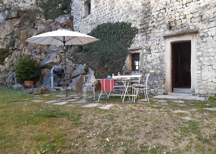 Castrum Di Serravalle לינה וארוחת בוקר 3*